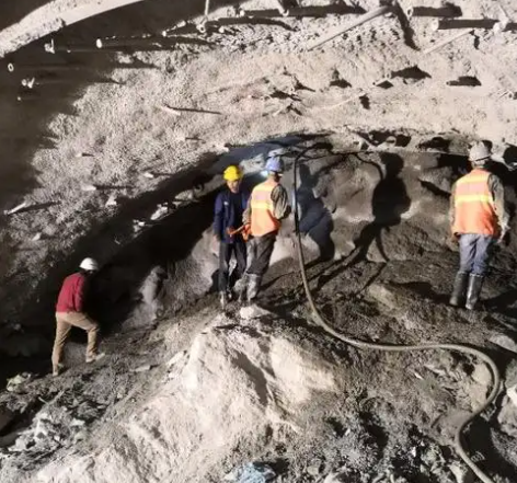 天河拱顶带模注浆料的施工流程及注意事项